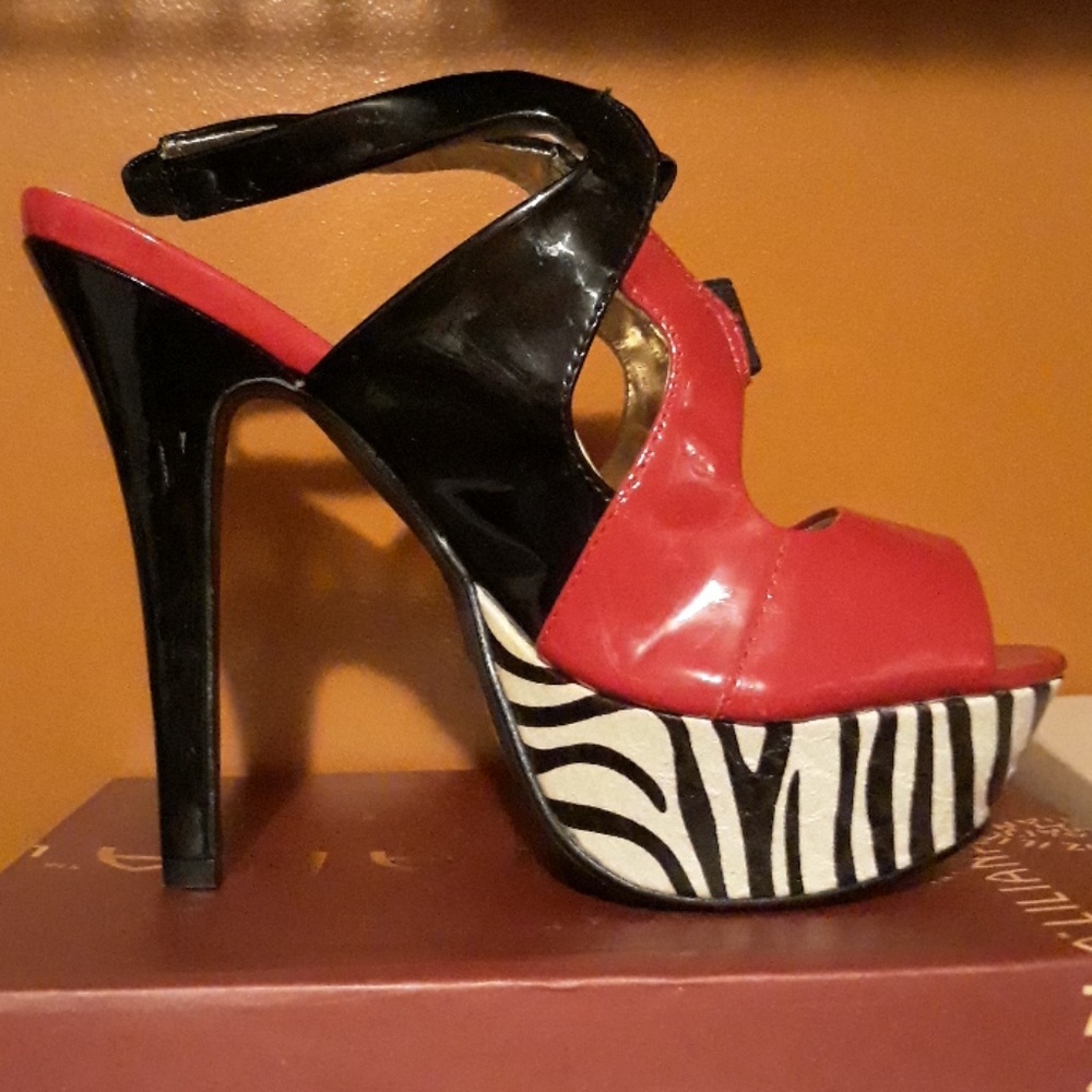 Shoes - Picture 2 of 4